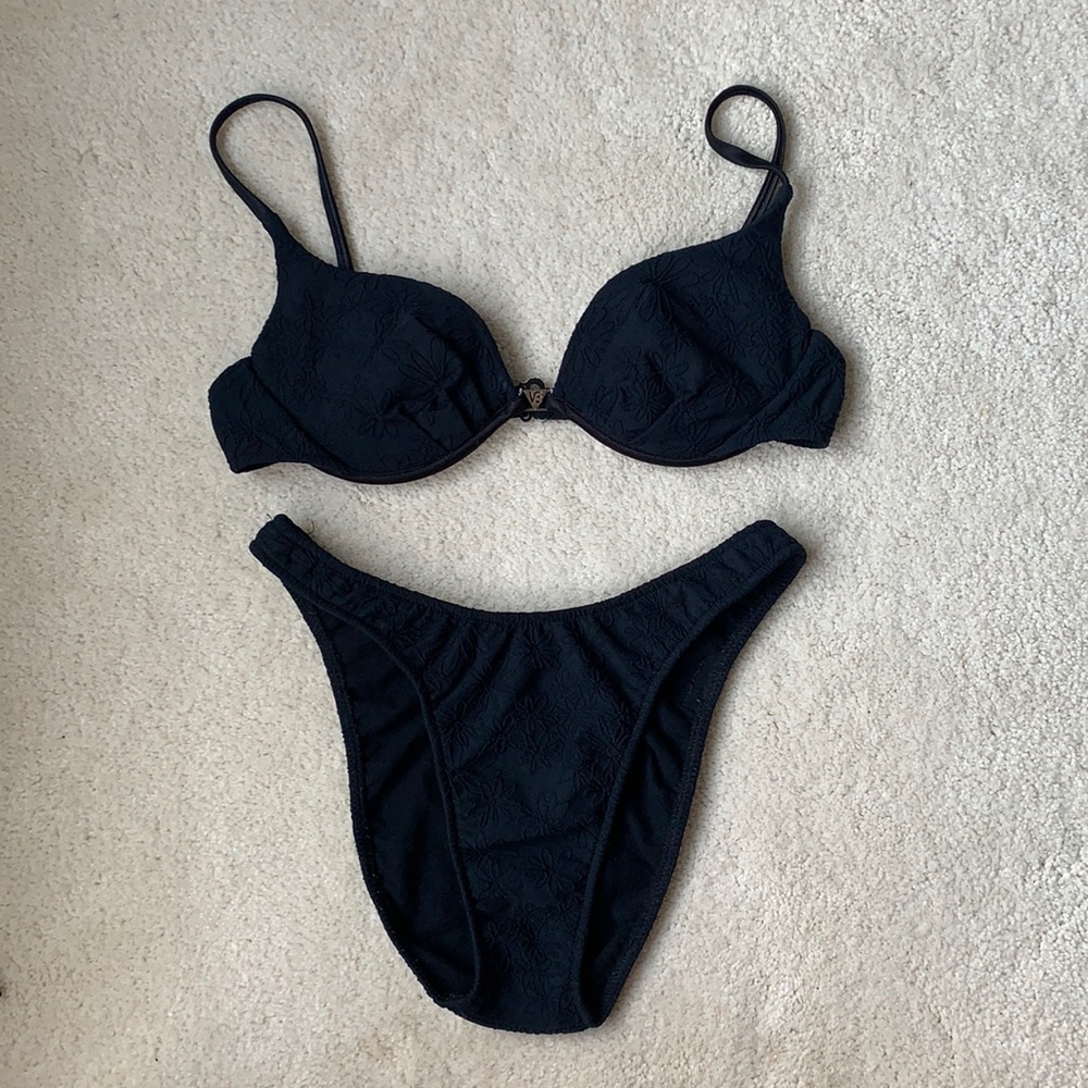 Vintage 90’s VENUS Black Underwire Bikini Set